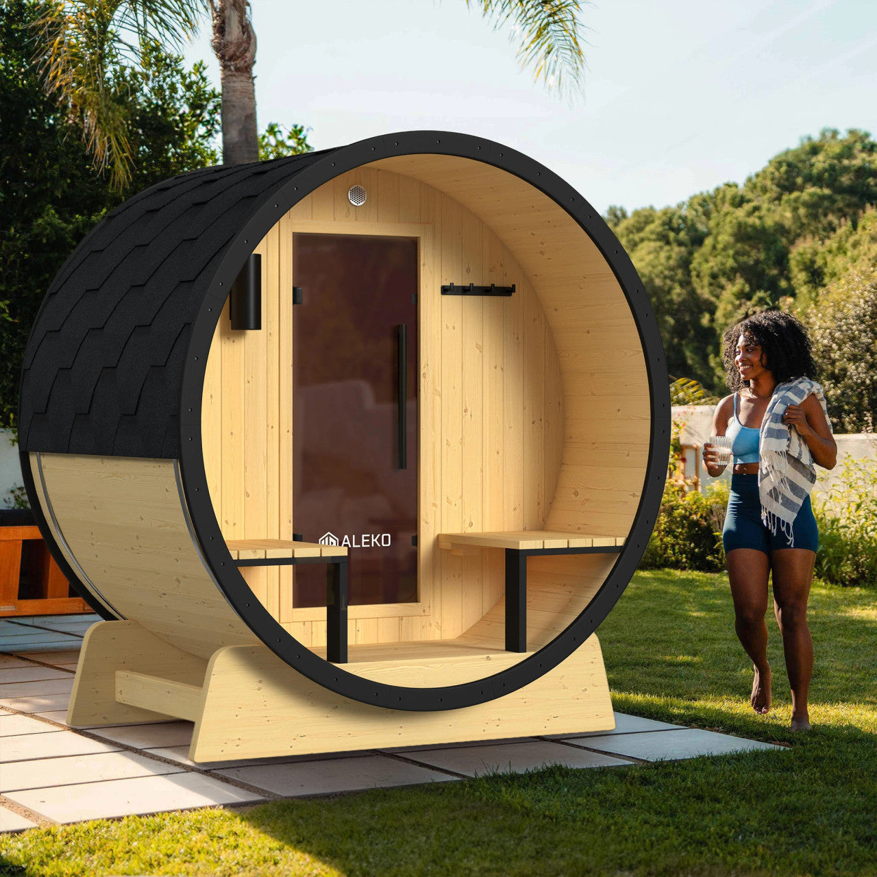 Celasia 2-4 Person Outdoor Finland Pine Traditional Barrel Wet/Dry Sauna with Porch