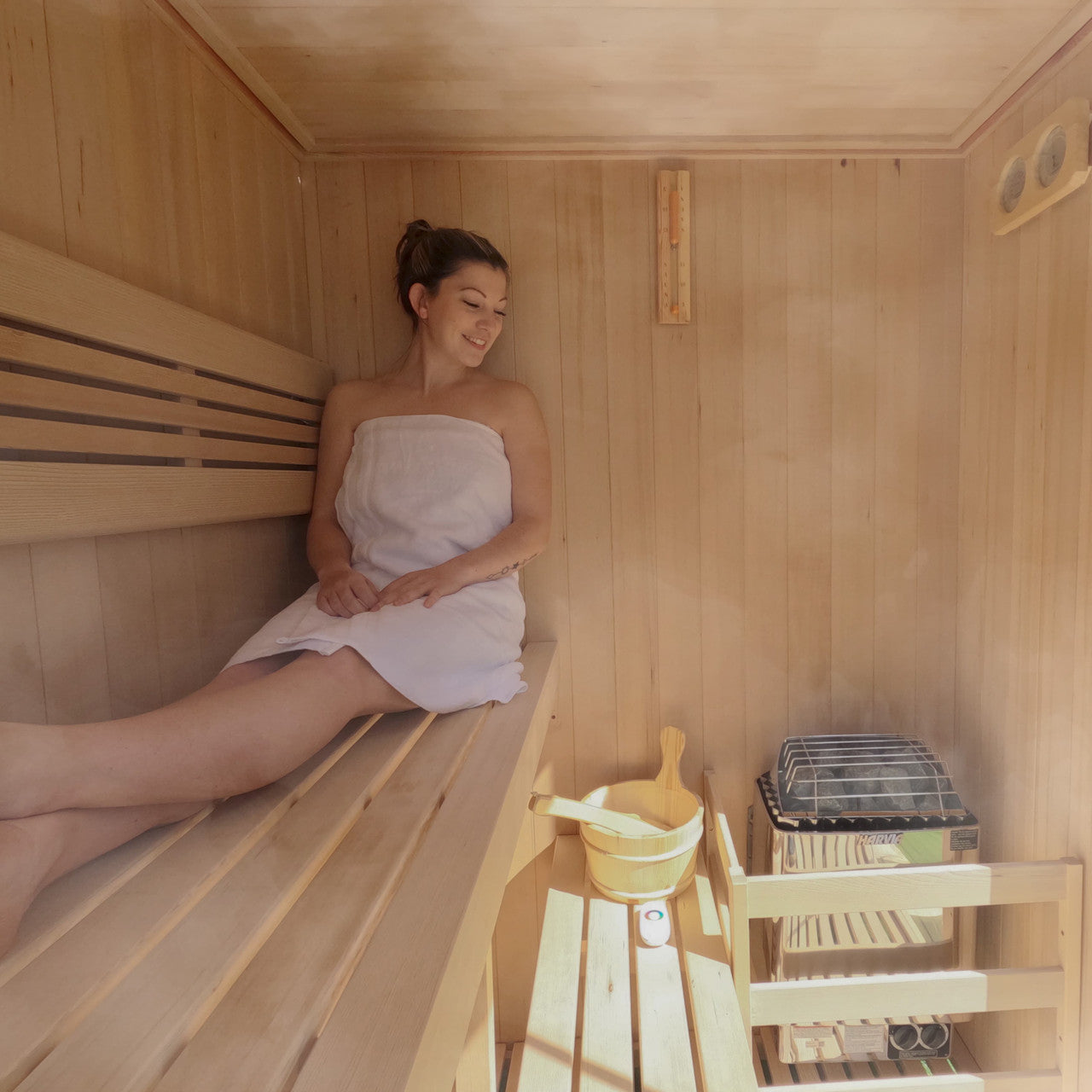 4-Person Indoor Canadian Hemlock Traditional Wet/Dry Sauna with LED Lighting