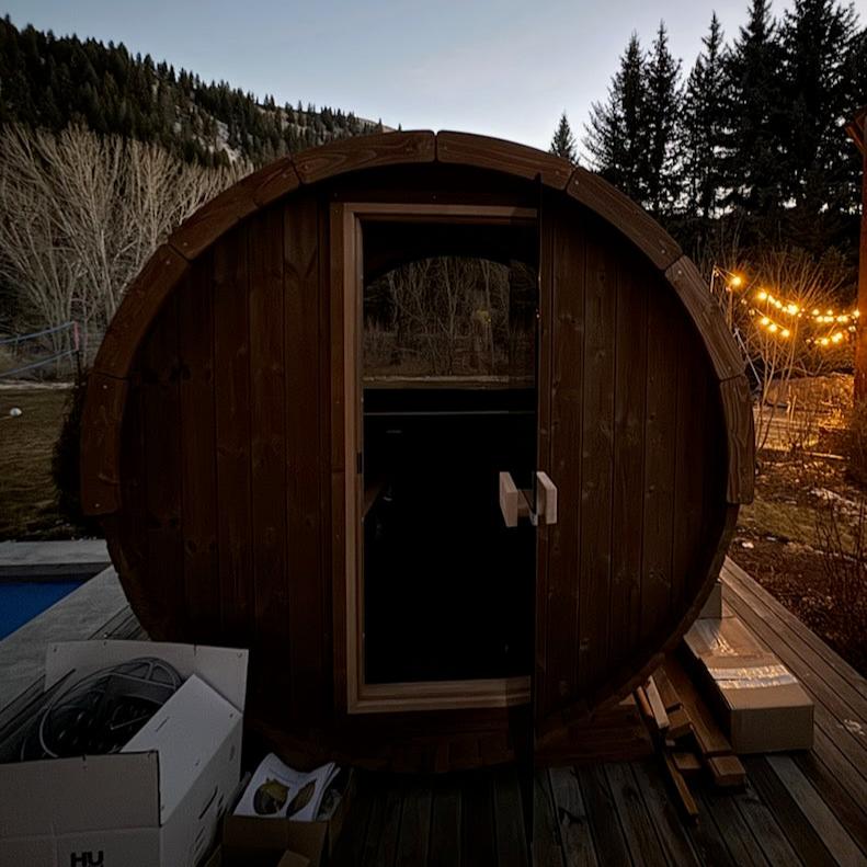 SaunaLife Model E8W 6-Person Outdoor Barrel Sauna