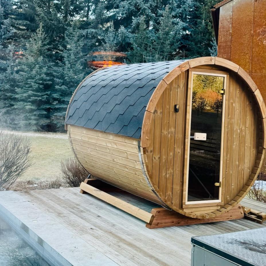 SaunaLife Model E8W 6-Person Outdoor Barrel Sauna
