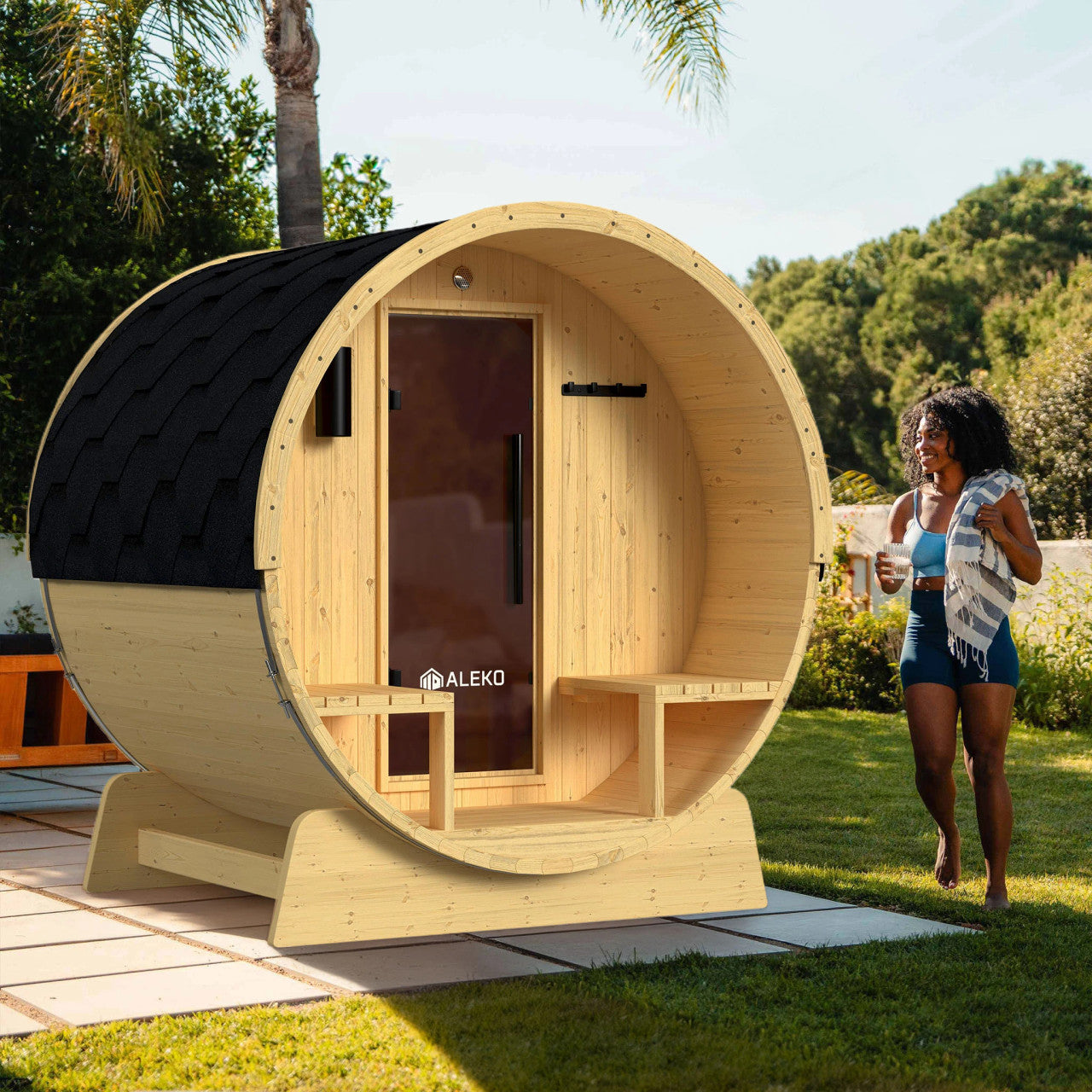 Anémona 2-4 Person Outdoor Finland Pine Traditional Barrel Wet/Dry Sauna with Porch