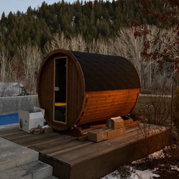 SaunaLife Model E8W 6-Person Outdoor Barrel Sauna